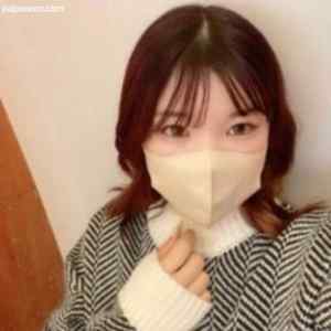 FC2-PPV-3173634 - 【#77】幼い見た目が興奮と性を掻き立てる！華奢で低身長なおまんこは剛毛で吸い付きすごい。。柔らかお尻に腰を打ちつけ膣奥に出したのに...溢れてくるほどの大量射精♡両想い♡ cover.jpg