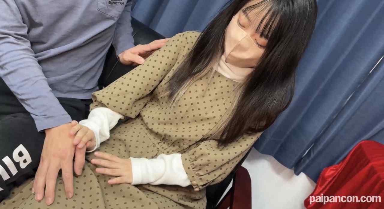 FC2-PPV-4658949 - 【完全素人初撮り】童顔の可愛い19歳！服を脱がせたらまさかの巨乳でした！！ これは、さすがに反則です。最後は危険すぎる大量中出し thumbnail_2.jpg