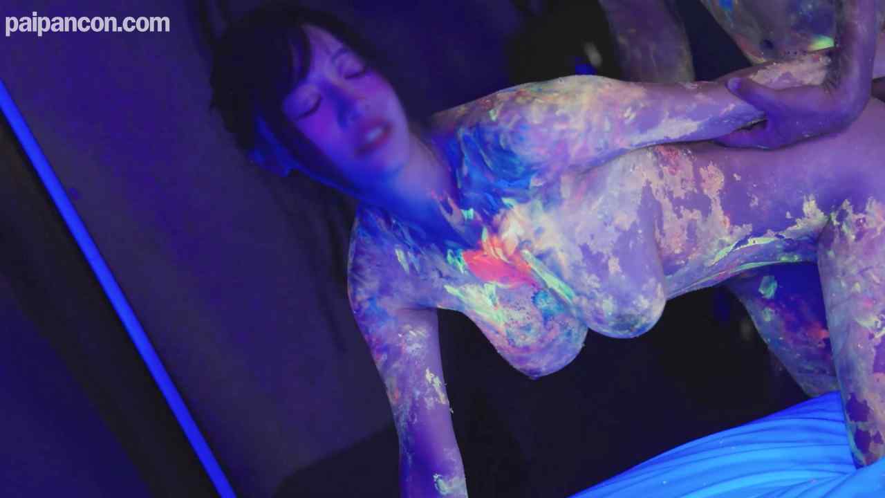 FC2-PPV-4800803 - 【12/04まで半額！】色白スレンダー美巨乳が蛍光ボディペイントで光る！暗闇で美尻を揺らし騎乗位絶頂連発、光る爆乳に大量****！ thumbnail_4.jpg
