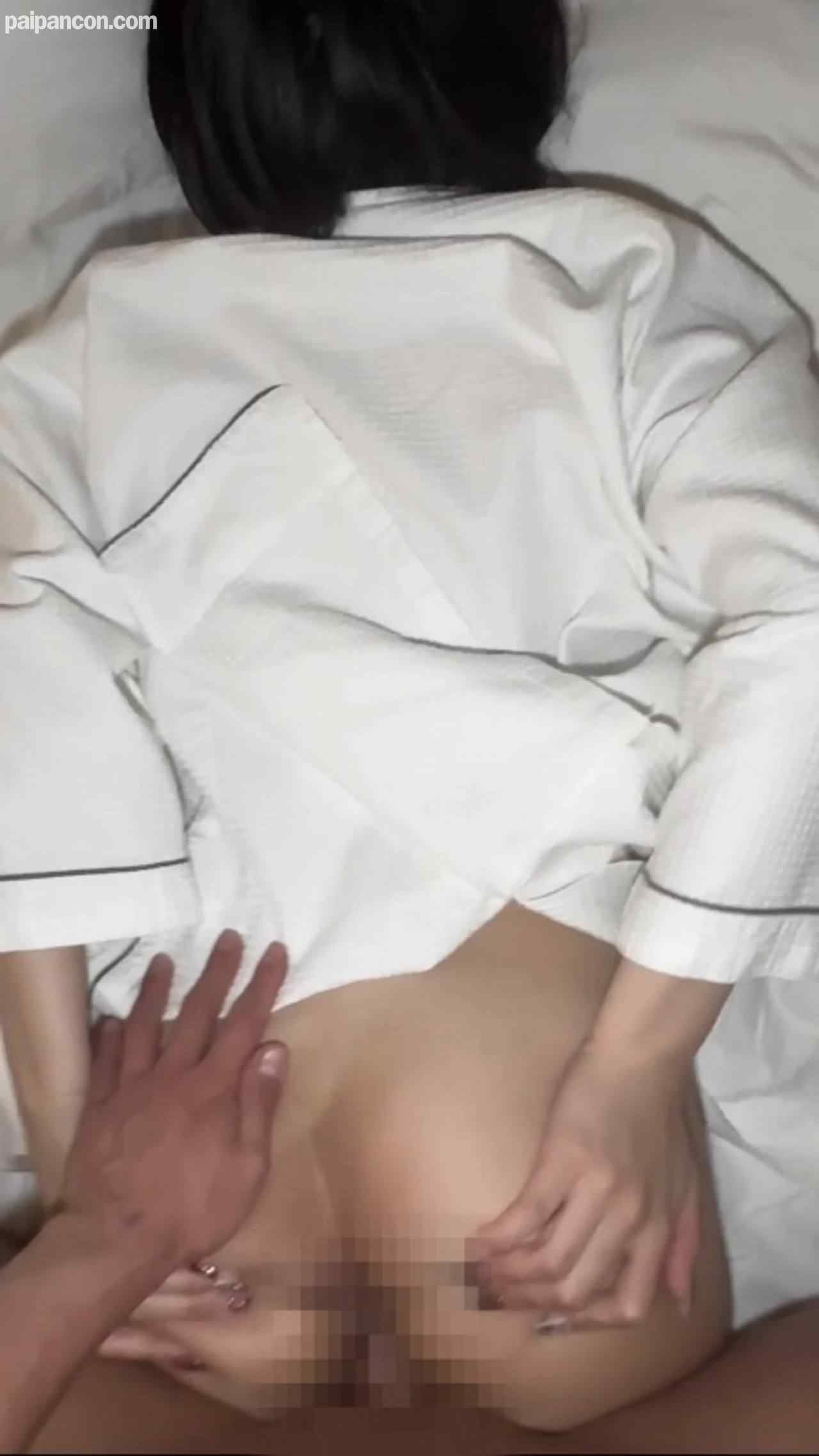 FC2-PPV-4851327 - 彼氏持ちが中出し懇願！【無】【中出し】彼氏持ちのデカ尻JDと浮気SEX。他人棒で彼氏より気持ち良くなって『中出ししてください！』とおねだりしちゃう悪いオンナ。※特典あり thumbnail_1.jpg